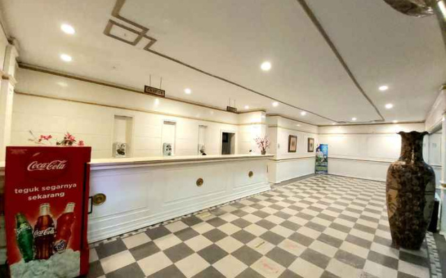 Holiday Hotel