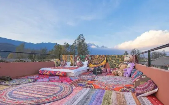 Lijiang Slow Bus Wild Luxury Mountain View B&B