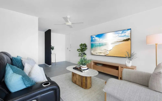 Stylish 2-bed in Surfers Paradise With River Views