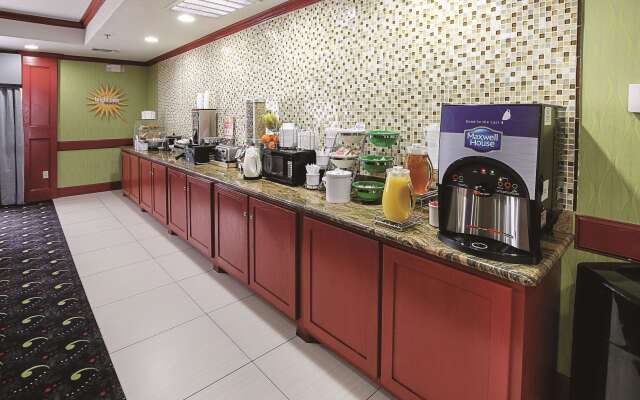 La Quinta Inn & Suites by Wyndham Dallas - Hutchins