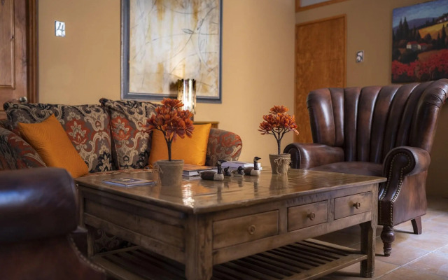 Tadeo Inn Bed & Breakfast