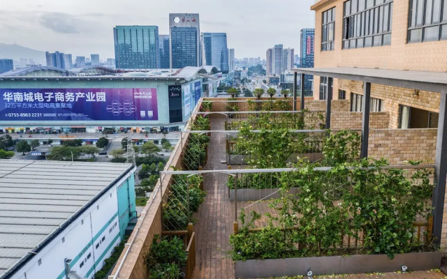 Green Oriental Hotel (Shenzhen Pinghu South China City Hehua subway station)