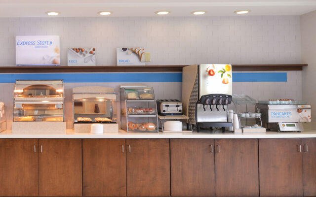 Holiday Inn Express & Suites Parkersburg-Mineral Wells by IHG