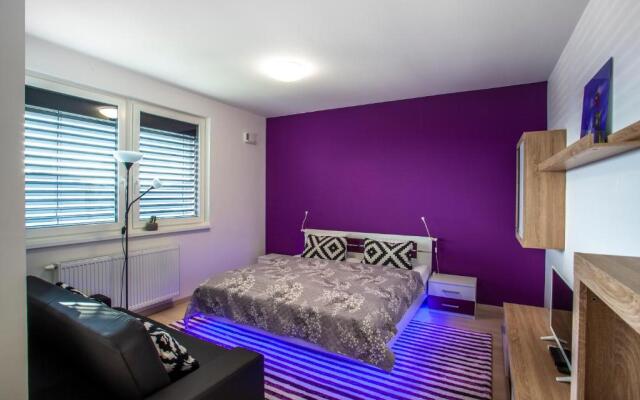 City View Air-Conditioned 24H Check-In