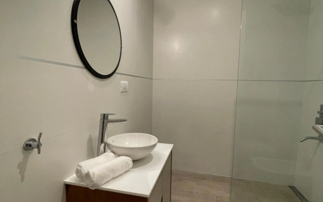 Departamento Moderno - Equipado y Con Cochera Privada