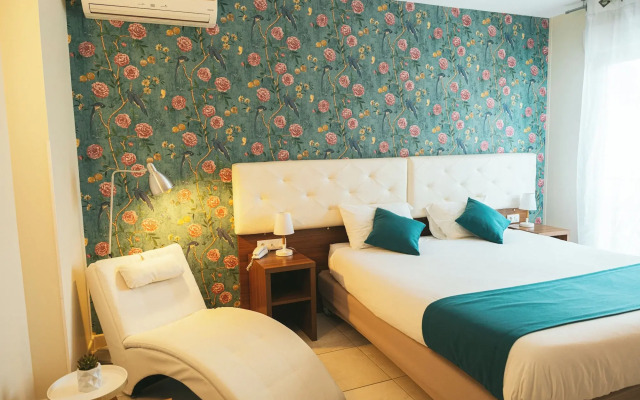 Hôtel Holidays & Work