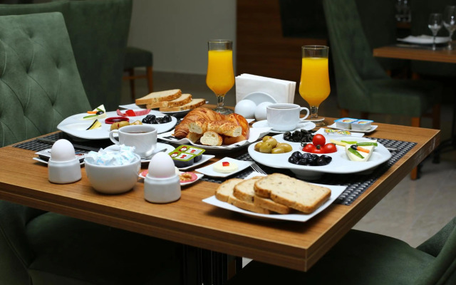 Golden Lounge Hotel