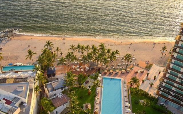 Exquisite 2BR w beach & pool in Puerto Vallarta