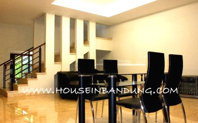 De Bale Pakuan Town House