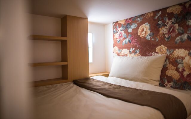 Stay With Hug Poshtel & Activities