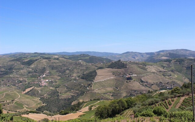Casa Típica do Douro Vinhateiro, by Izibookings