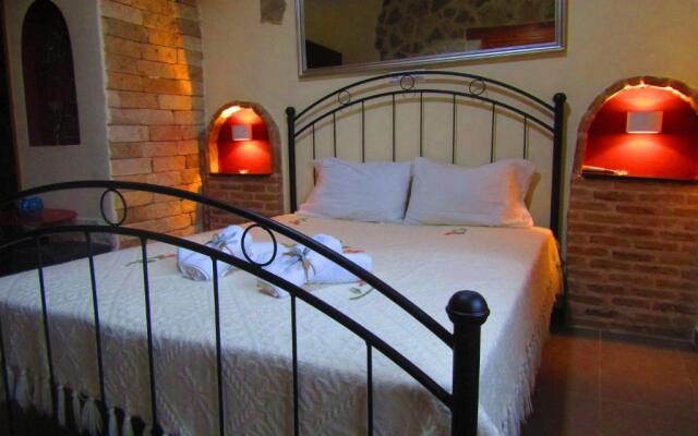 Aristos Apartments & Suites