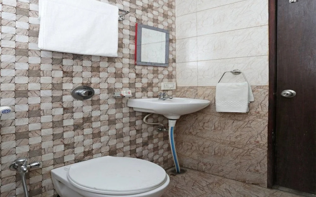 Hotel Metro 7x11 by OYO Rooms