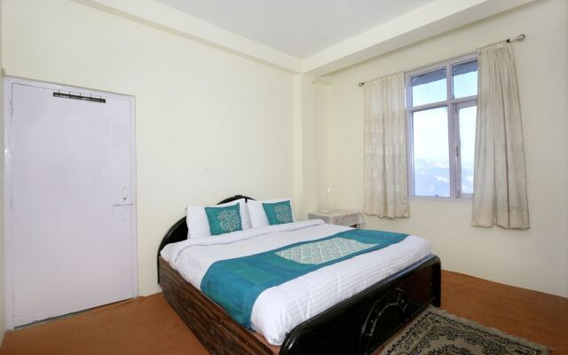 OYO 10165 Home 2BHK Snow View Apartment