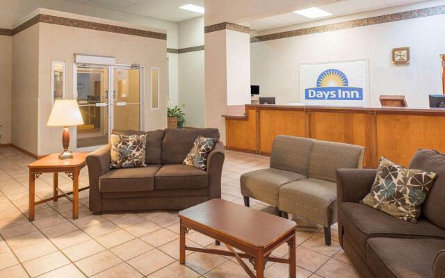 Days Inn by Wyndham St. Louis North