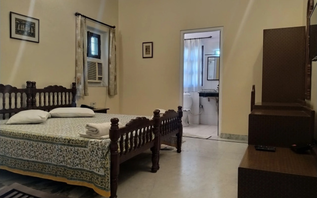 Anuraag Villa