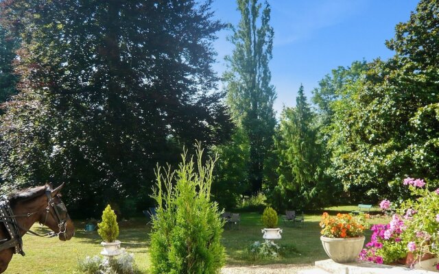 Mansion With 6 Bedrooms in Neuillé, With Private Pool, Furnished Garde