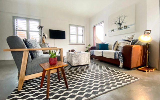 Stay On Main Plett - Contemporary 2-Bedroom Apartment
