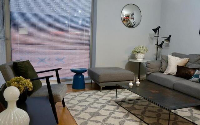 Stylish Highcross 1bed Apartment- Central