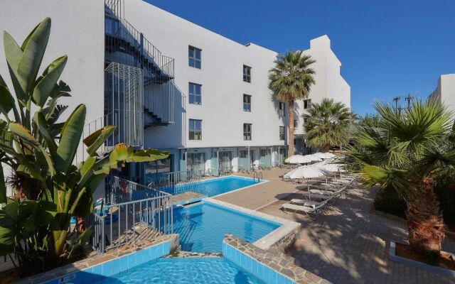 Pollis Hotel