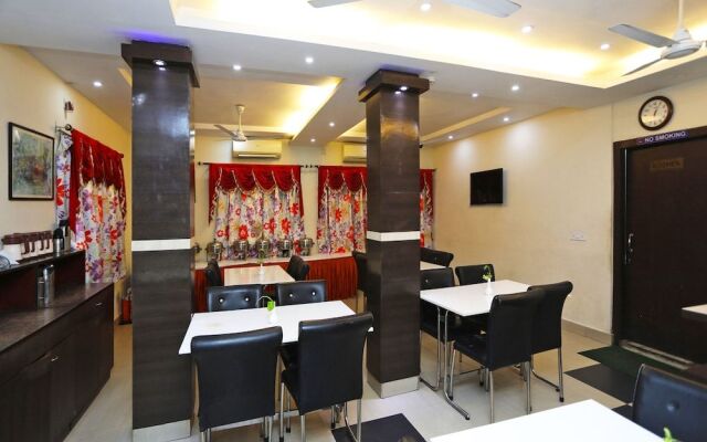 OYO 988 Hotel Metropolis Inn