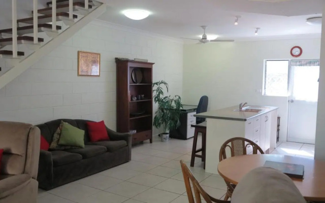 Paradise Apartments Unit 2