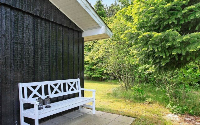 Peaceful Holiday Home in Hals near Sea