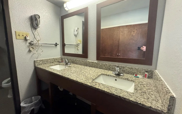 Quality Inn & Suites Memphis