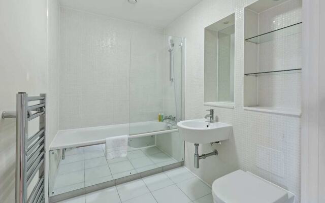 Stunning 2 Bed Apt W/balcony nr Islington