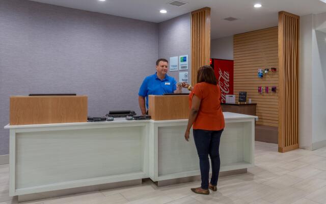 Holiday Inn Express Hotel & Suites Charlotte Arrowood by IHG