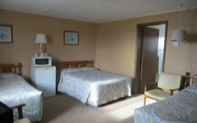 Adams Golden Acres Motel