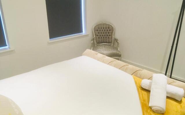 Huntingdon Apartment