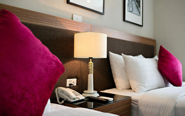 Golden Moon Suite Hotel