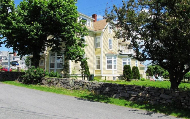 Louisbourg Harbour Inn