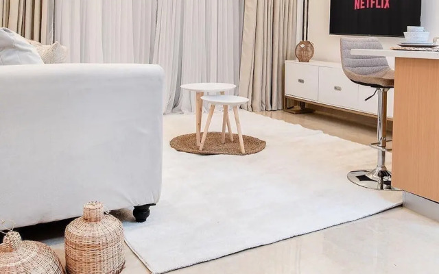 Lux Suites Enzi Heights Apartments