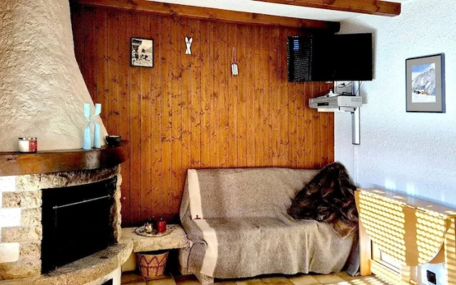 Charming Vintage Flat Near Spa & Slopes – Guest Rooms – Ovronnaz
