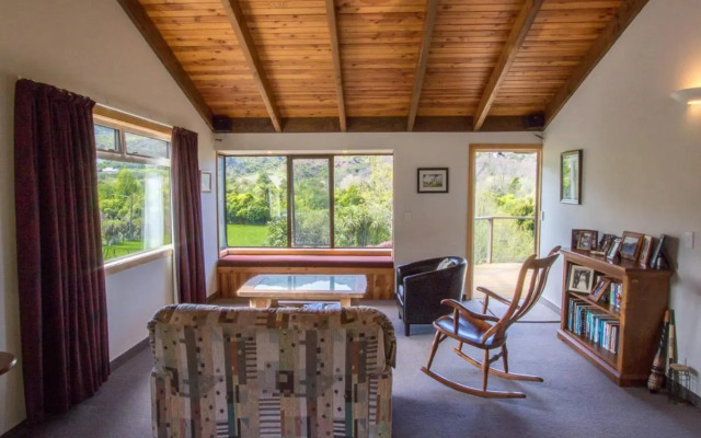 Tasman Hideaway - Marahau Holiday Home