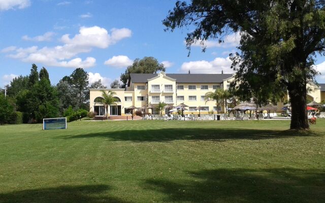 Howard Johnson by Wyndham Resort Pilar