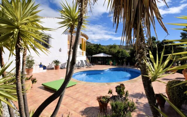 Cozy Holiday Home With Private Swimming Pool in Viñuela