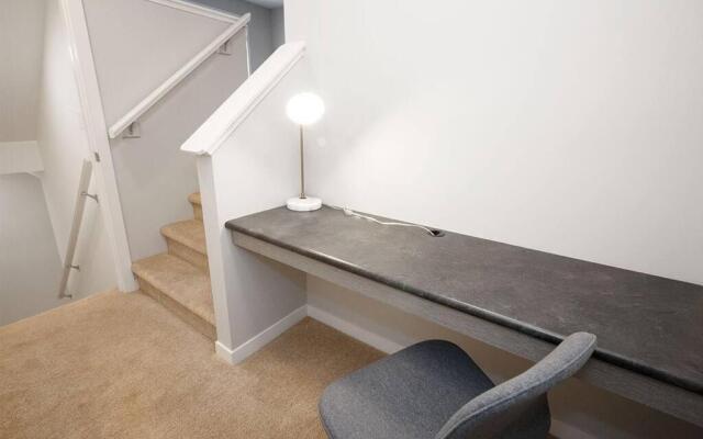 Modern and Comfortable Townhouse in South Winnipeg