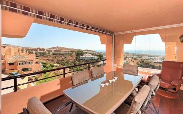 Stunning 4 bed duplex with sea views