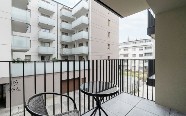 Studio With Balcony for 2 by Renters