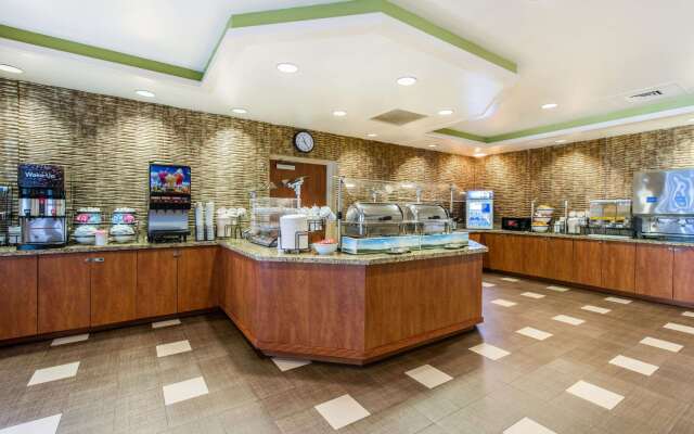 Comfort Inn & Suites Near Universal Orlando Resort - Convention Ctr