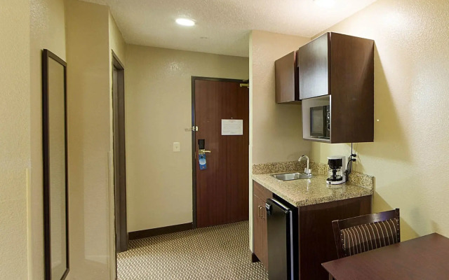Quality Suites Addison - Dallas