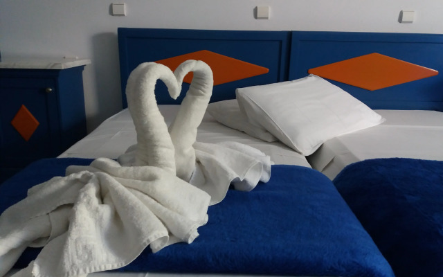 Leonidas Studios & Apartments