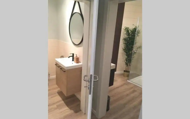 Luxury Large 4 Beds, 3 Balconies, 110 m2 - Parking