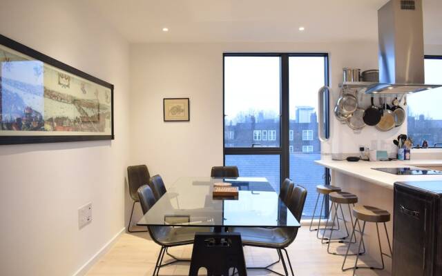 Spacious Greenwich Flat