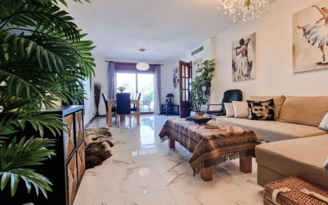 Cozy Seaside Apartment in Manilva