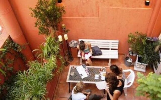 V&S Hostel Club