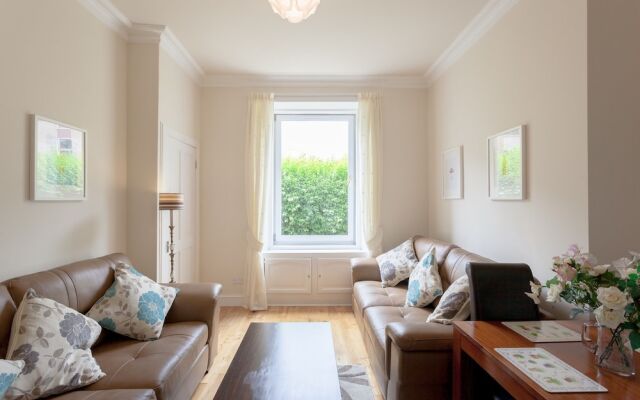 1 Bedroom Traditional Leith Flat